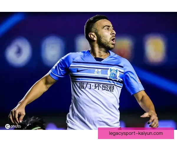 罗德里戈在比赛中频繁左路右路切换，表现值得关注。战术意识